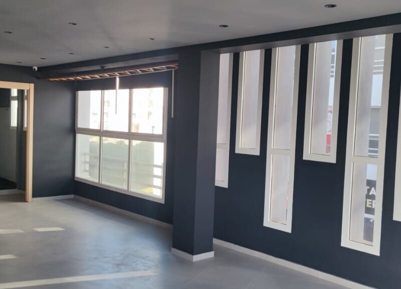 Bureau en face de la gare ONCF Bouskoura