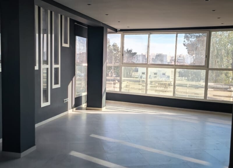 Bureau en face de la gare ONCF Bouskoura