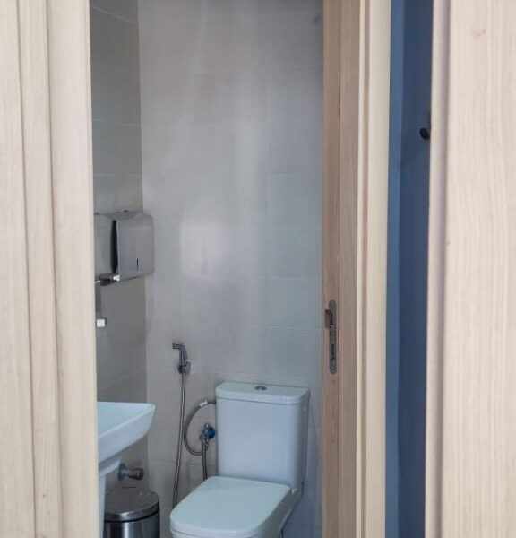 Bureau en face de la gare ONCF Bouskoura