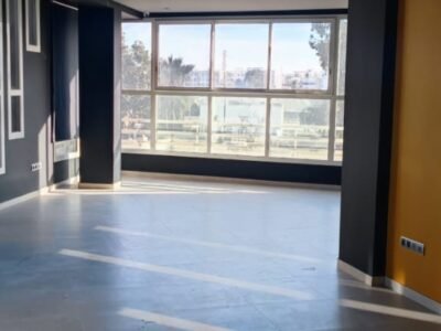 Bureau en face de la gare ONCF Bouskoura