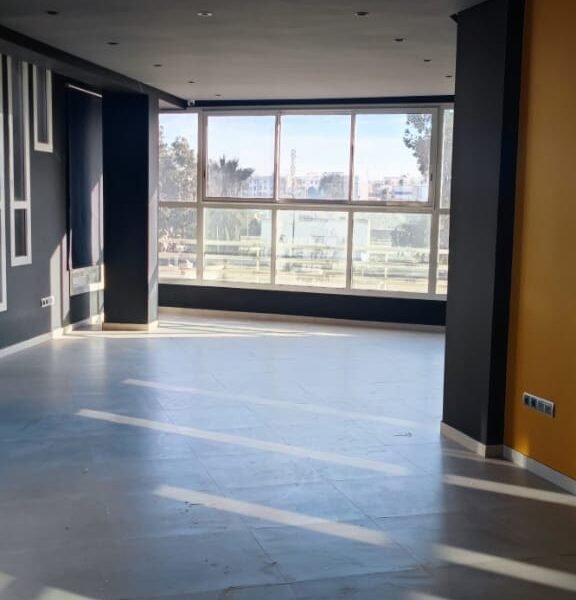 Bureau en face de la gare ONCF Bouskoura