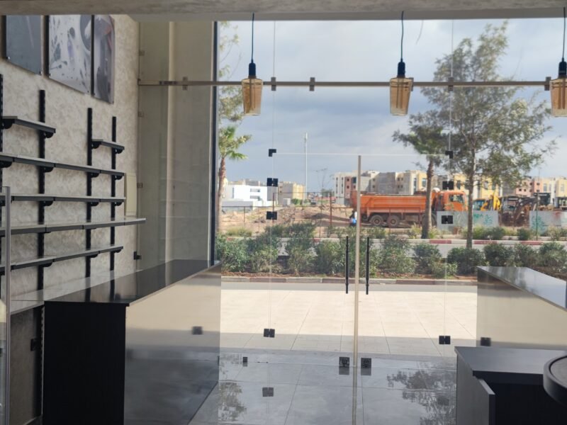 Magasin tres bien Equipé à Louer Victoria Bouskoura